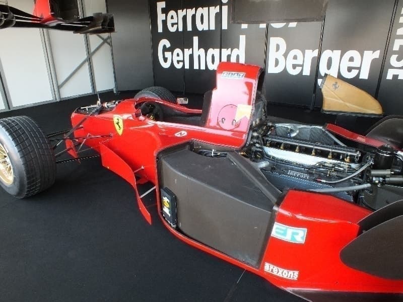 Ｆｅｒｒａｒｉ　４１２Ｔ２