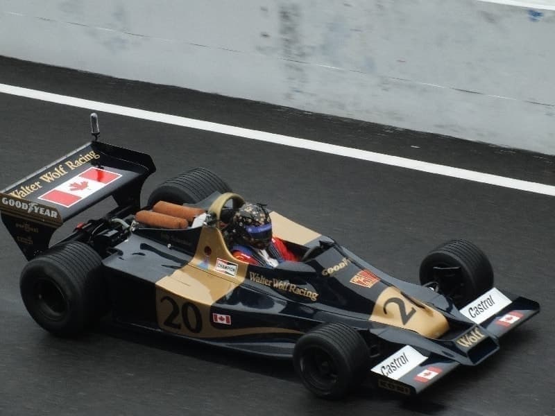 ウルフWR1フォード