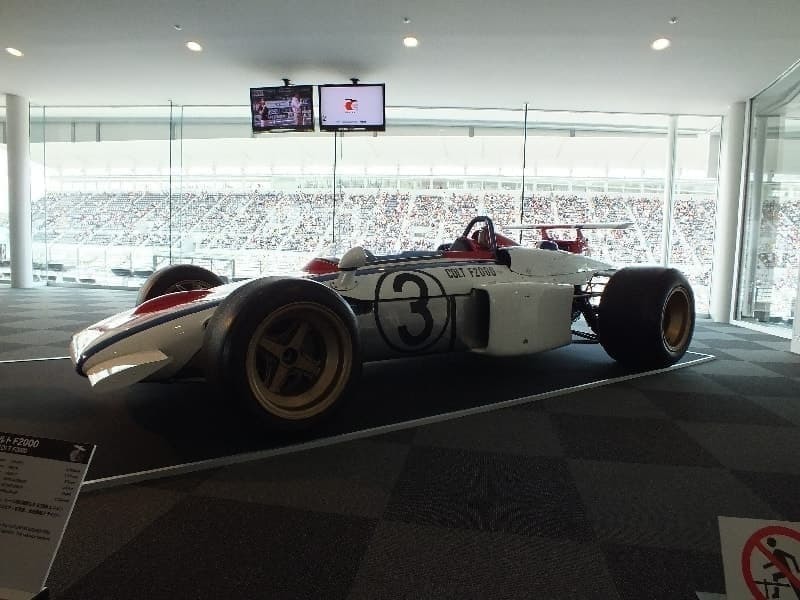 三菱 コルト F2000