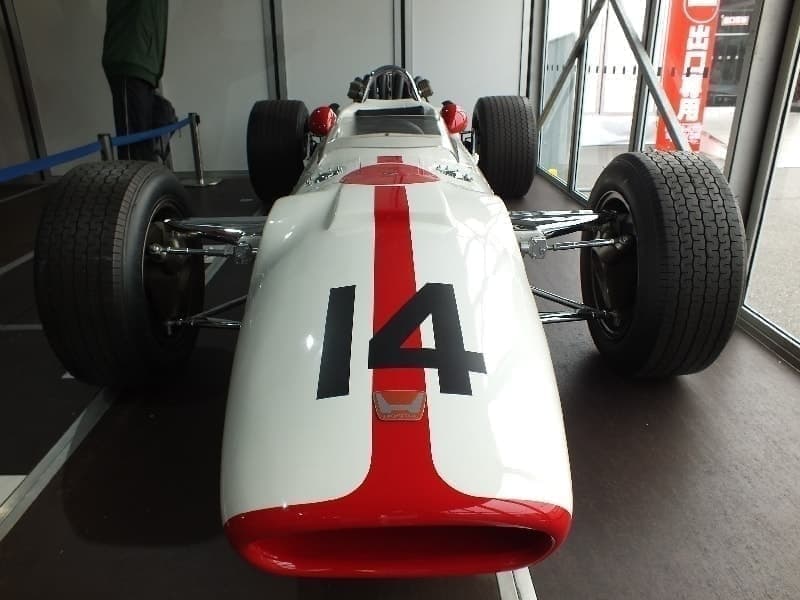 HONDA RA300