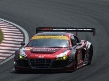 アウディ　Ｒ８　ＬＭＳ　ウルトラ