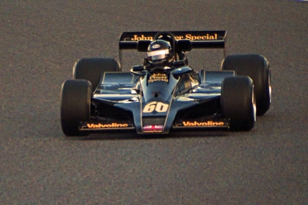 ロータス77フォードコスワース