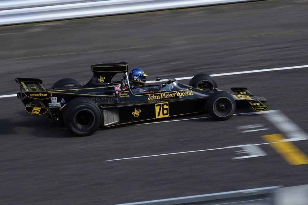 ロータス76フォードコスワース