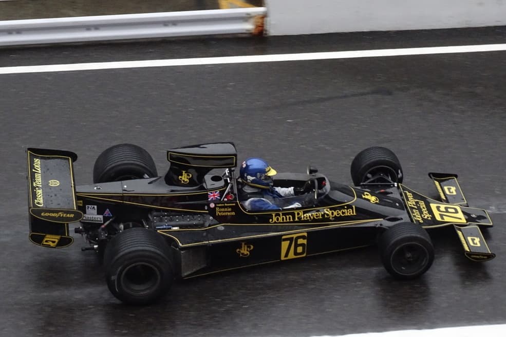 ロータス76フォードコスワース