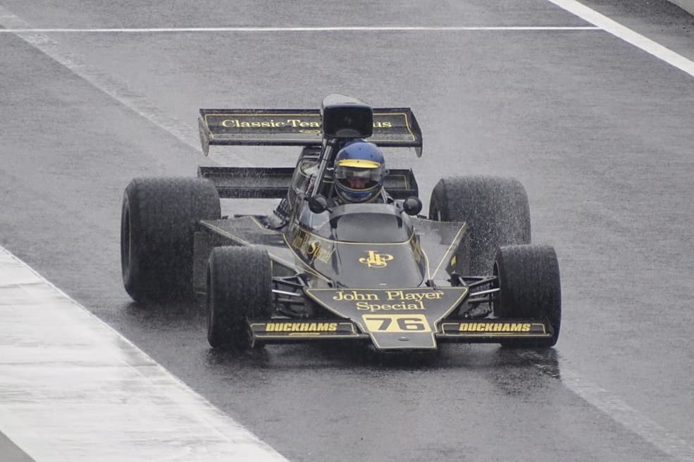 ロータス76フォードコスワース