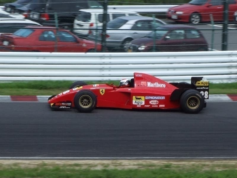 Ｆｅｒｒａｒｉ　４１２Ｔ２